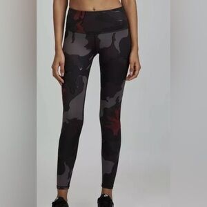 NOLI Yoga Camo print Leggings Size Large